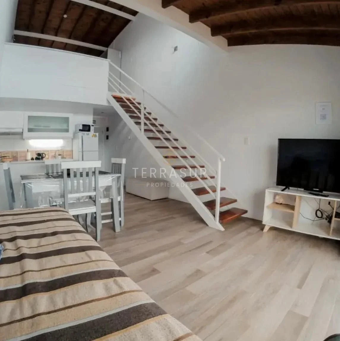 Departamento c/ cochera descubierta. - Imagen 1