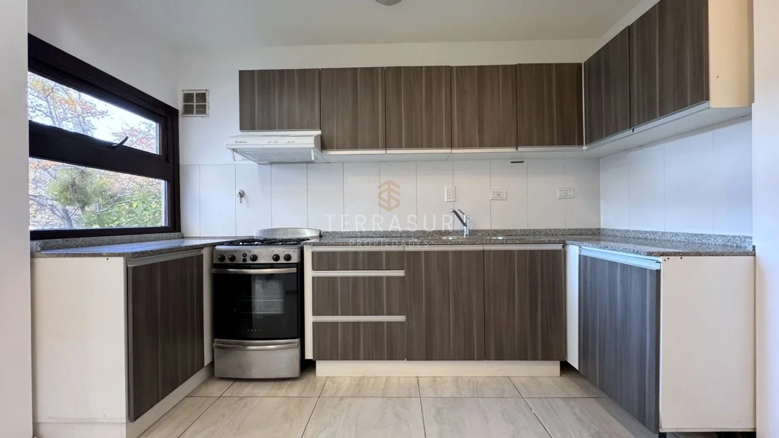 Dúplex en VENTA de 3 dormitorios c/ cochera en Ushuaia - Imagen 2