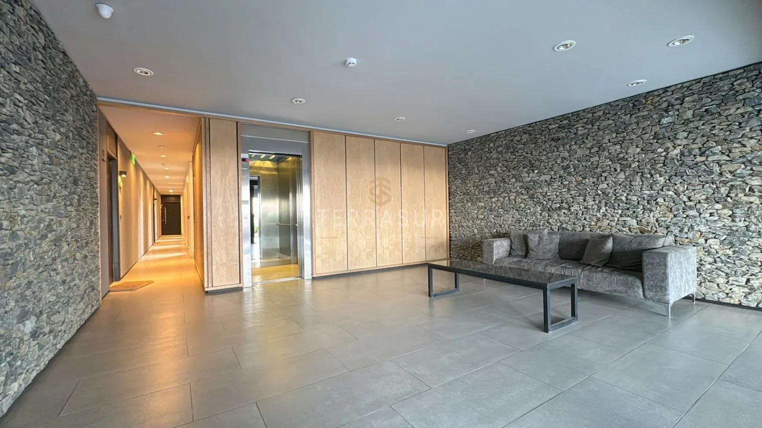 Excelente ALQUILER c/sum, playroom, sauna y lavadero - Imagen 1