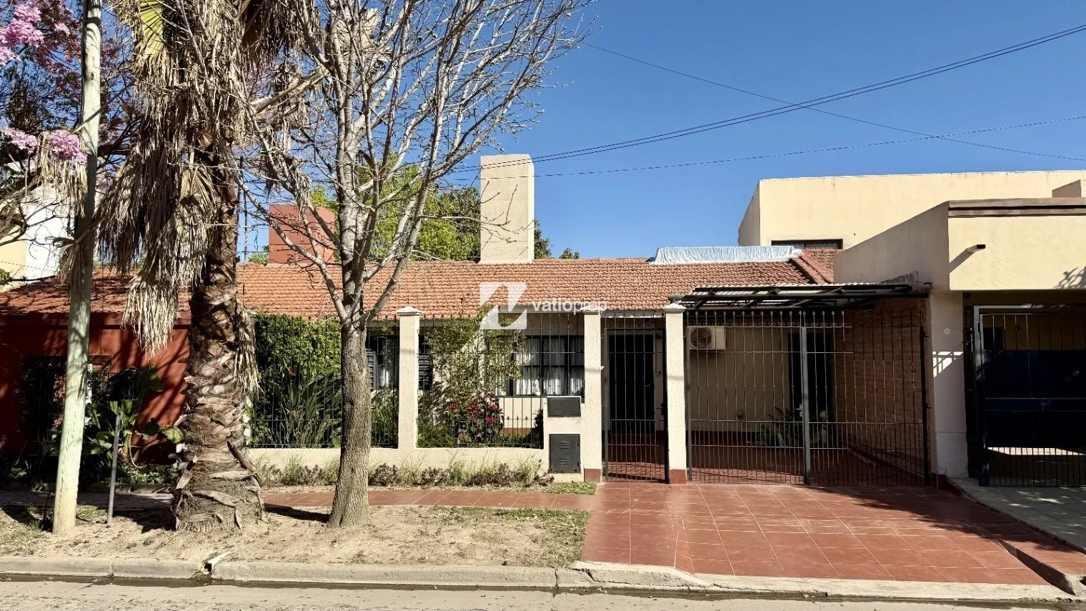 Casa 3 Dormitorios en Barrio Docente Sur Apta Crédito - Imagen 2