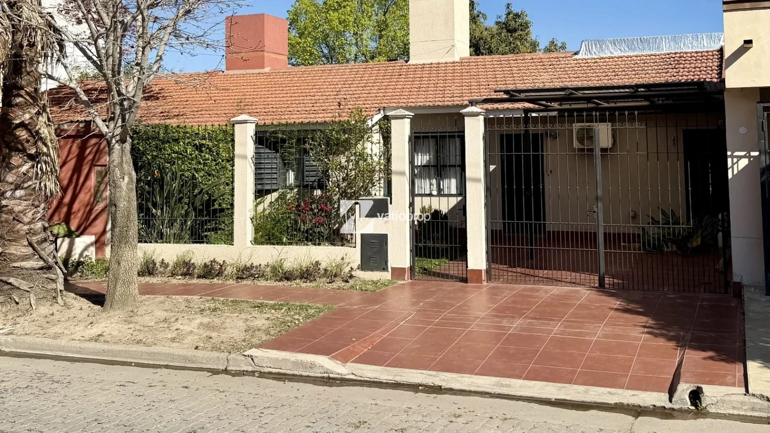 Casa 3 Dormitorios en Barrio Docente Sur Apta Crédito - Imagen 1
