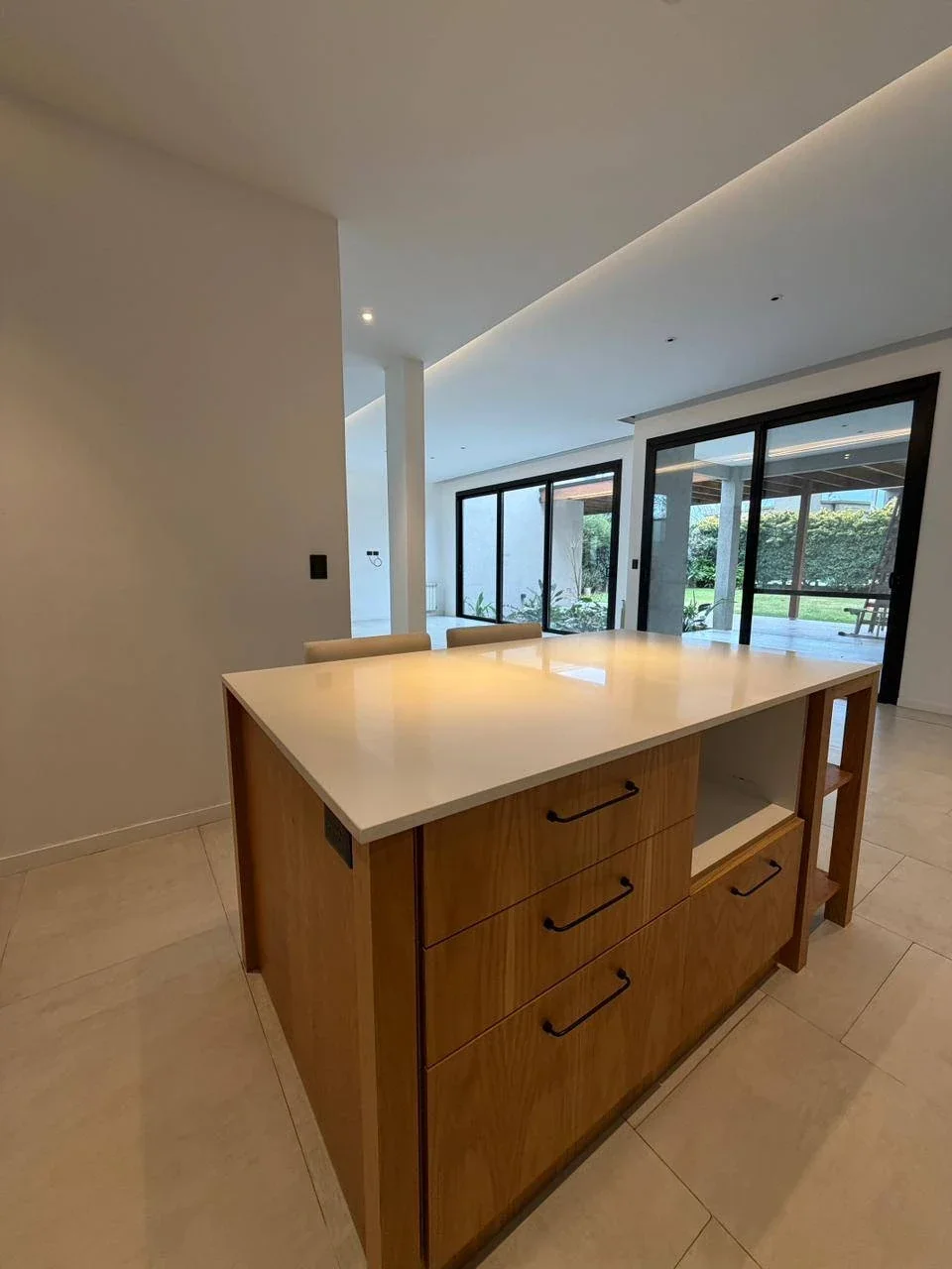 Impecable Casa Moderna de 250 m² en Barrio Privado Weston – Excelente Categoría - Imagen 4