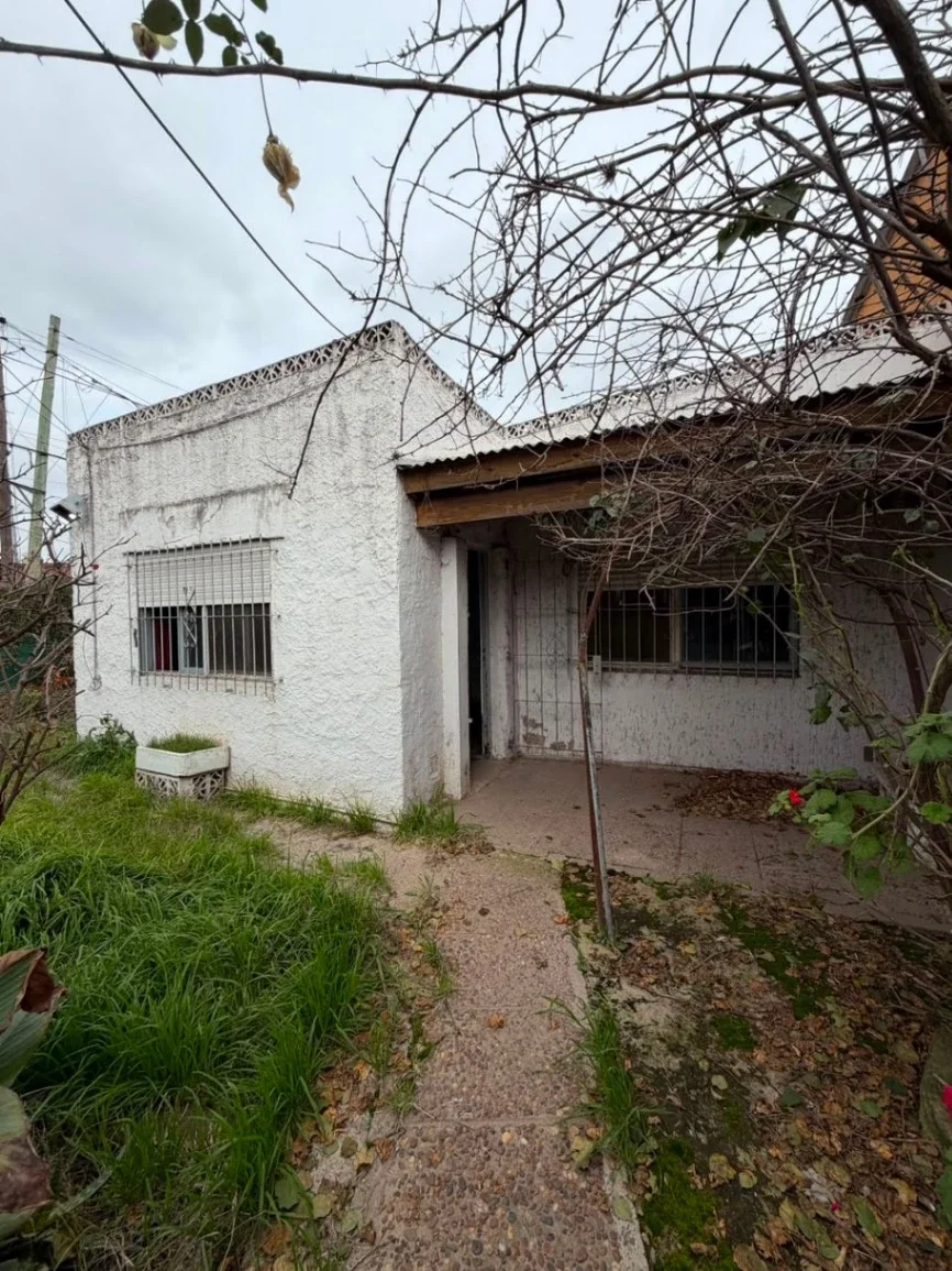 Casa en venta c/ cochera en Paso del Rey - Imagen 1