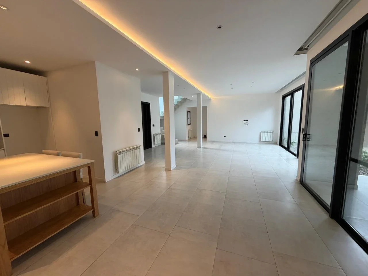 Impecable Casa Moderna de 250 m² en Barrio Privado Weston – Excelente Categoría - Imagen 5