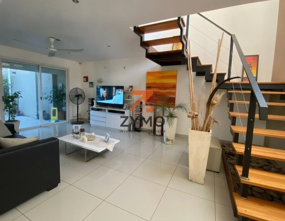 Casa en venta 3 Dormitorios c/ 2 cochera en Villa Warcalde, Córdoba - Imagen 5