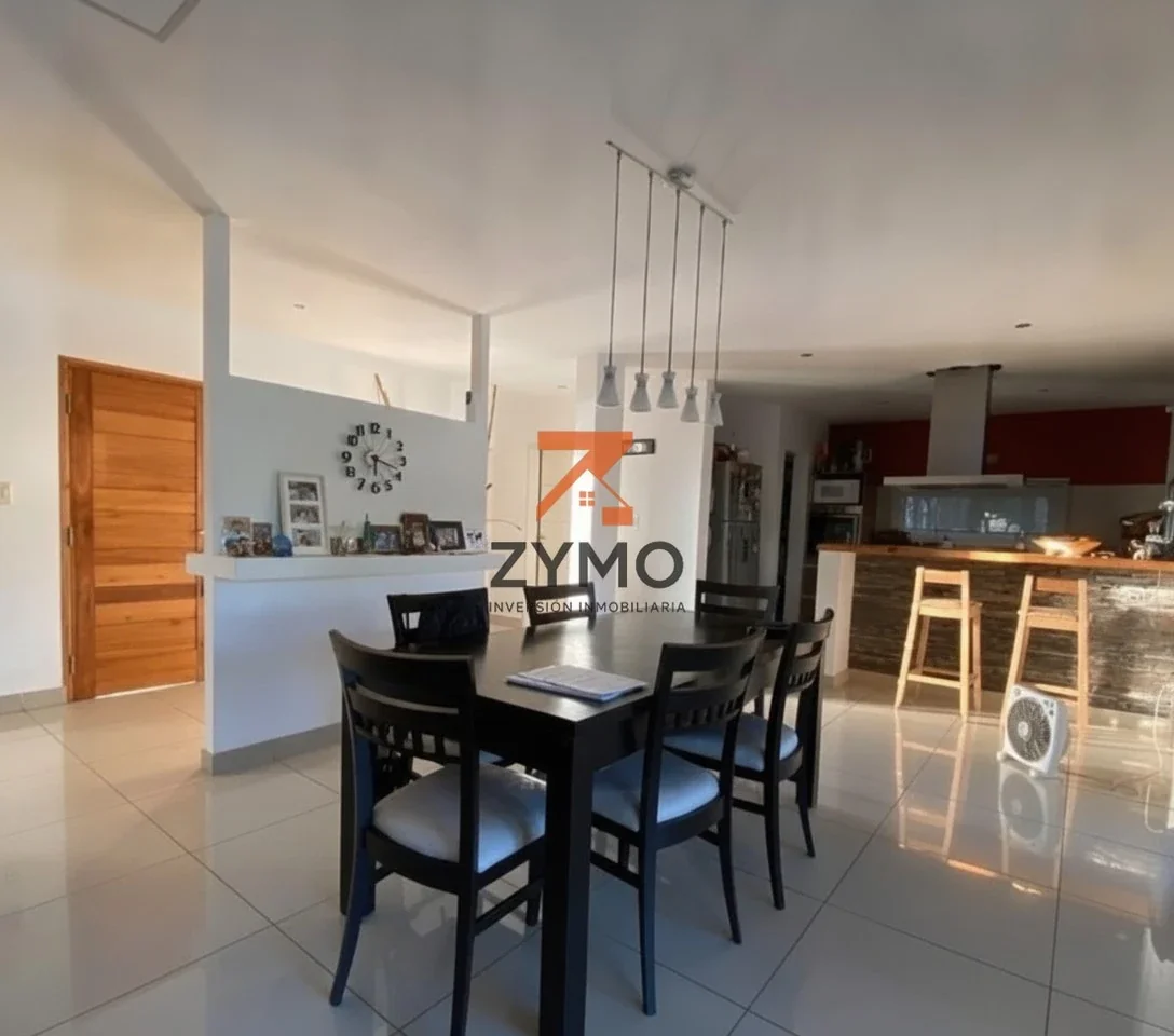 Casa en venta 3 Dormitorios c/ 2 cochera en Villa Warcalde, Córdoba - Imagen 2