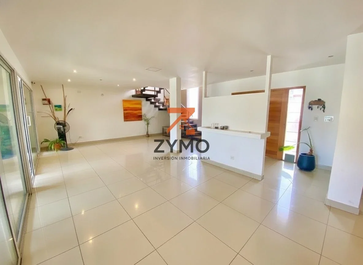 Casa en venta 3 Dormitorios c/ 2 cochera en Villa Warcalde, Córdoba - Imagen 1