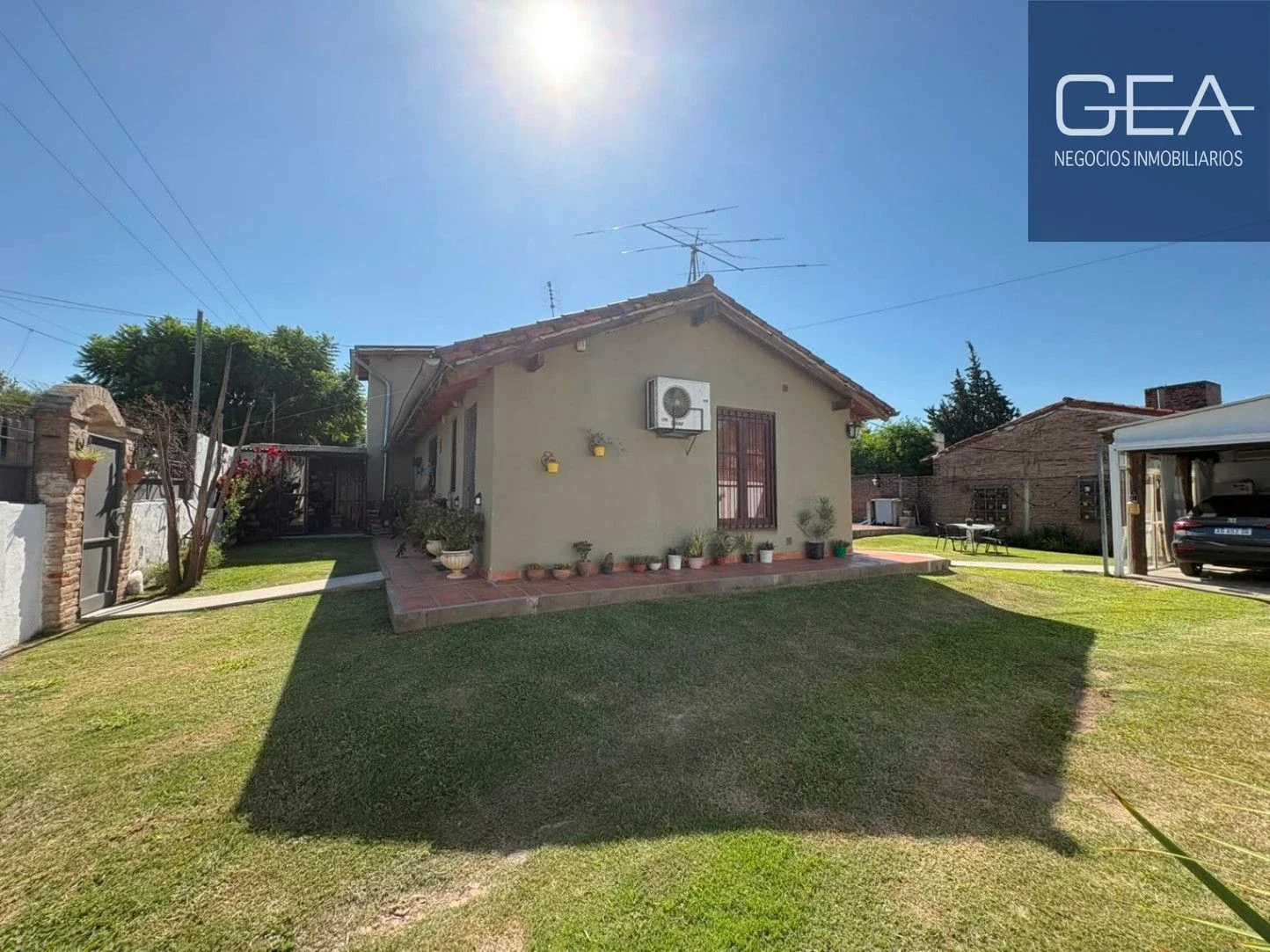 VENTA. VILLA RIVERA INDARTE. CASA 3 DORMITORIOS. PILETA. COCHERA. APTA CRÉDITO! - Imagen 3