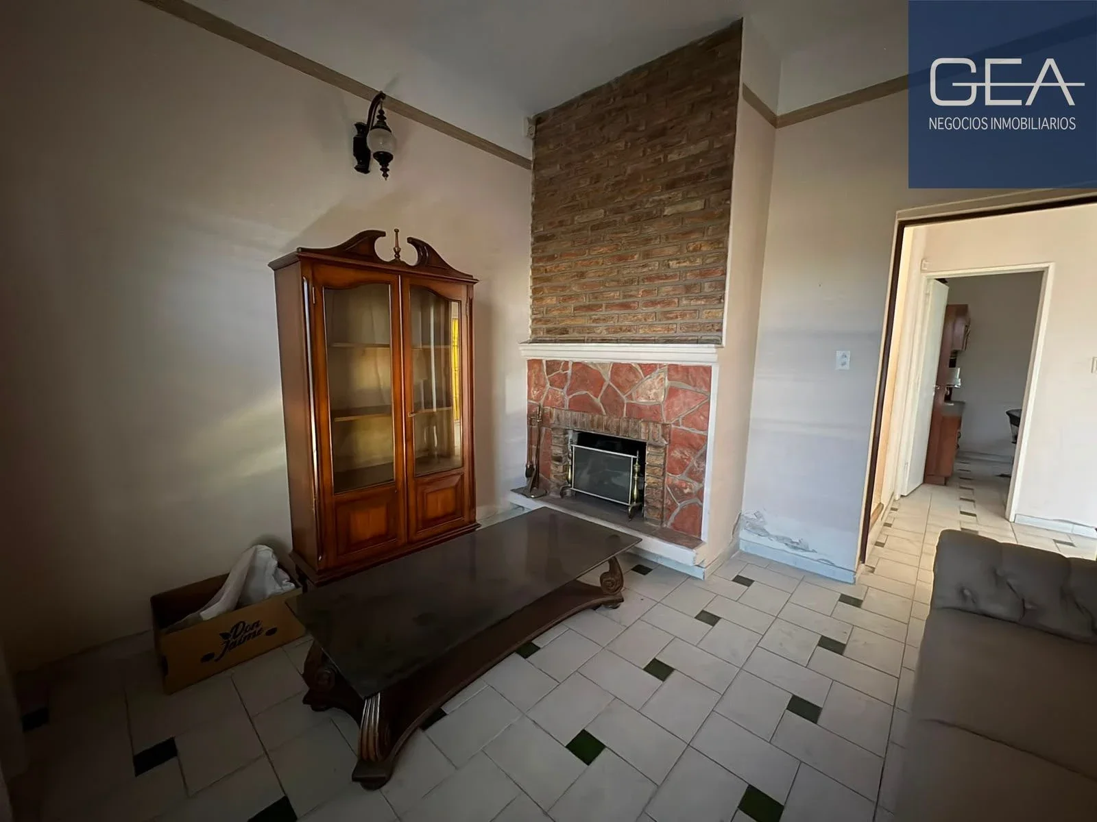 VENTA. VILLA CARLOS PAZ. CASA + DEPTO CON PATIO Y VISTAS. APTA CRÉDITO! COCHERA. - Imagen 4
