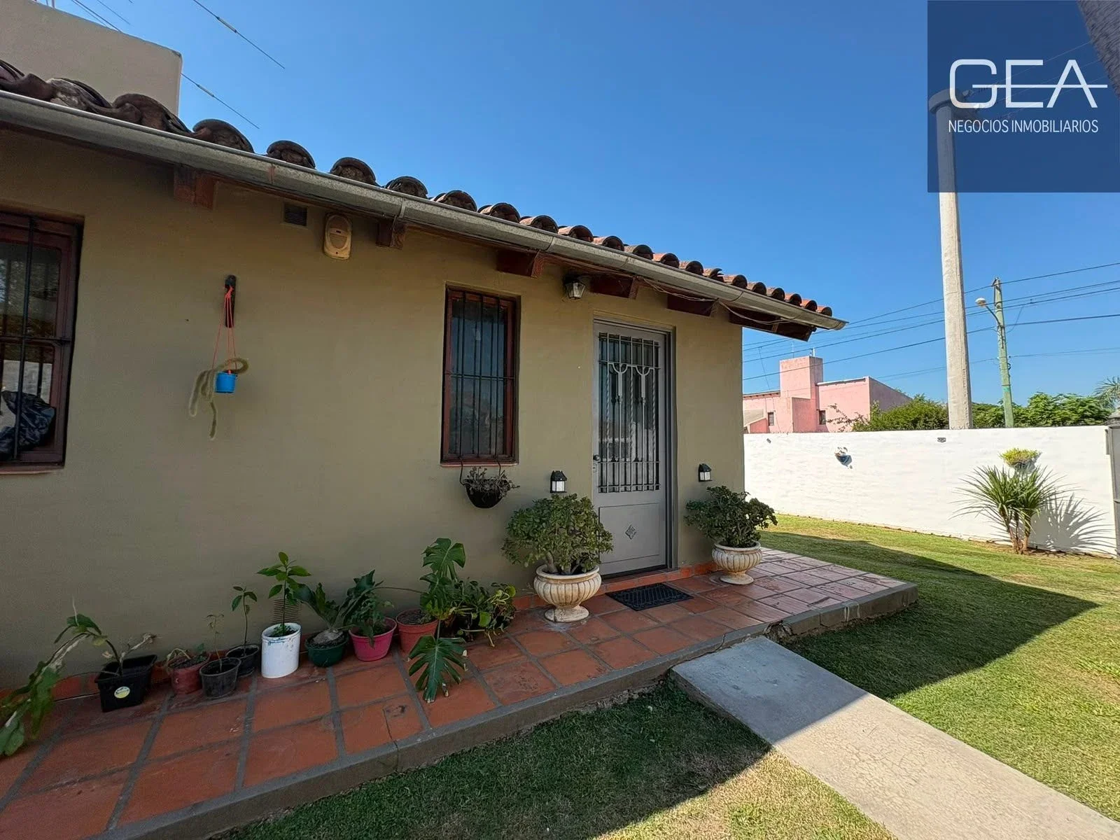 VENTA. VILLA RIVERA INDARTE. CASA 3 DORMITORIOS. PILETA. COCHERA. APTA CRÉDITO! - Imagen 5