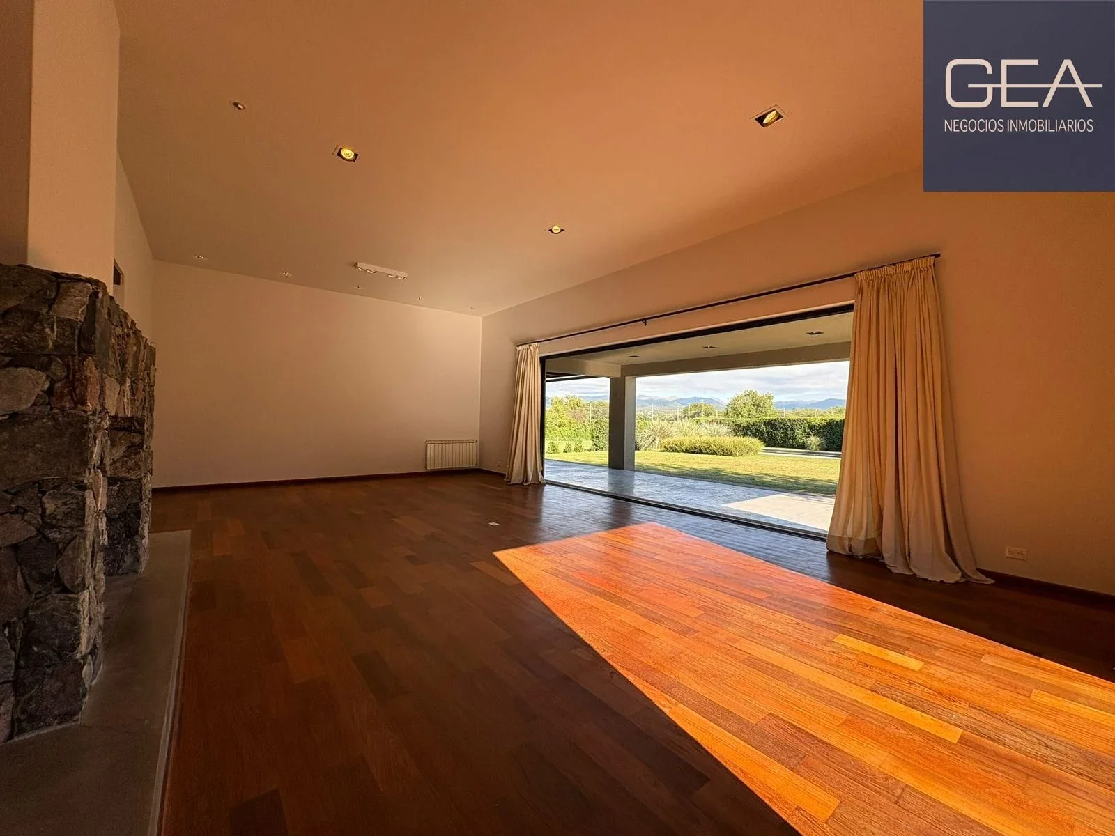 VENTA. COUNTRY LA SERENA. MENDIOLAZA. CASA 4 DORMITORIOS. PISCINA. PATIO. COCHERAS - Imagen 4