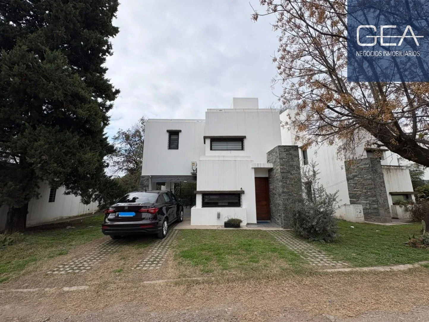 VENTA. VILLA ALLENDE. DÚPLEX EN HOUSING 3 DORMITORIOS. PILETA PROPIA. COCHERA! - Imagen 1