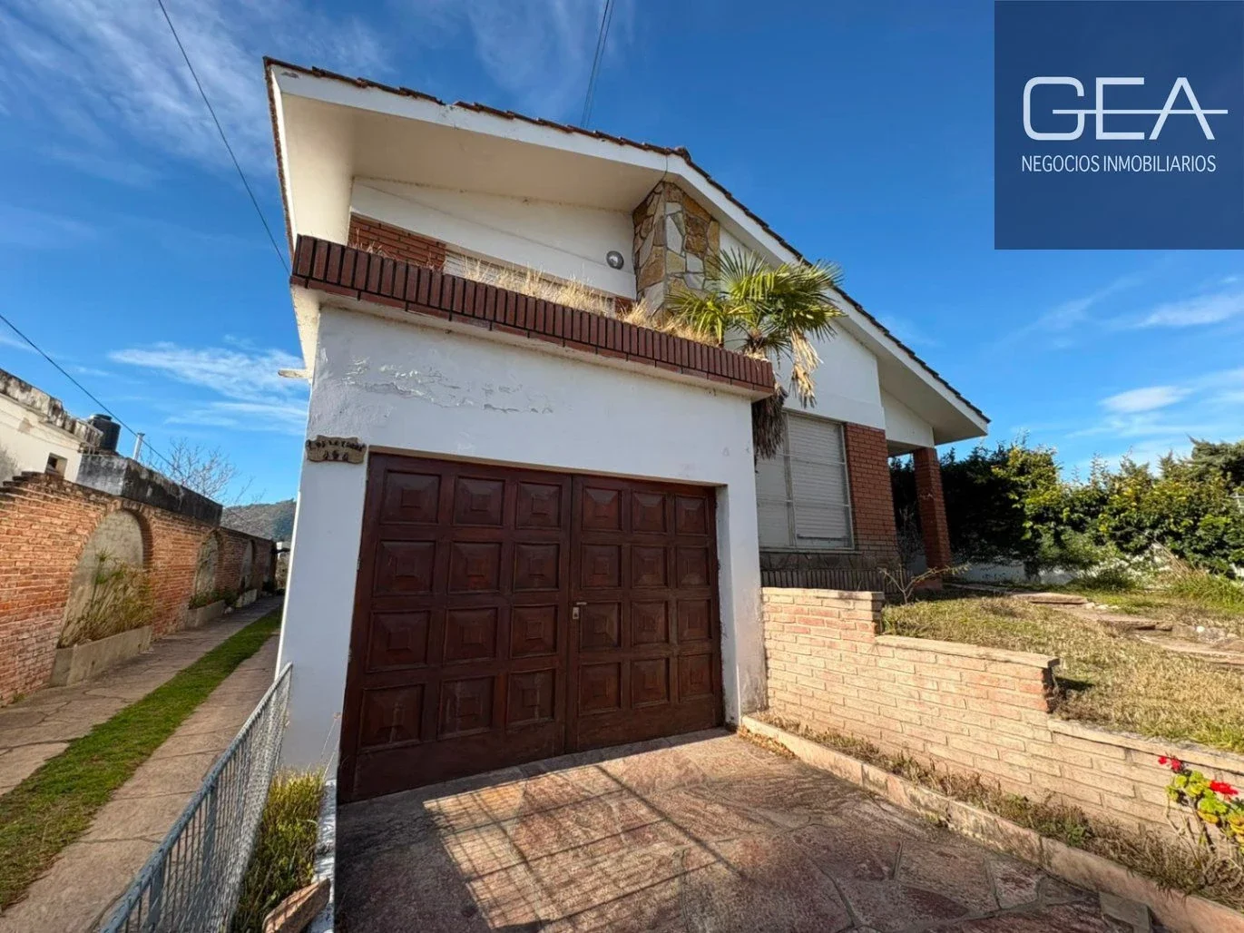 VENTA. VILLA CARLOS PAZ. CASA + DEPTO CON PATIO Y VISTAS. APTA CRÉDITO! COCHERA. - Imagen 2