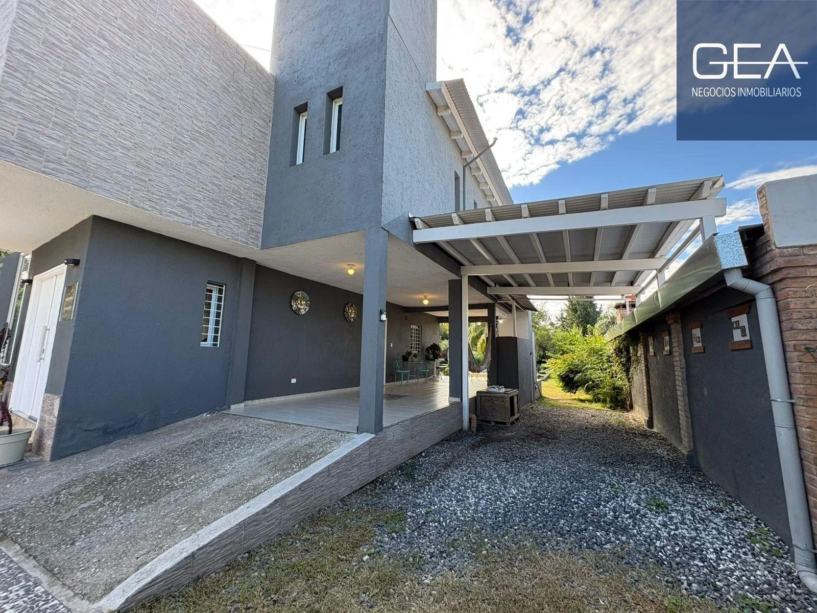 Venta. Villa Rivera Indarte. Casa 4 Dorm., Piscina, Galería, Patio, 4 Cocheras, Moderna. - Imagen 4