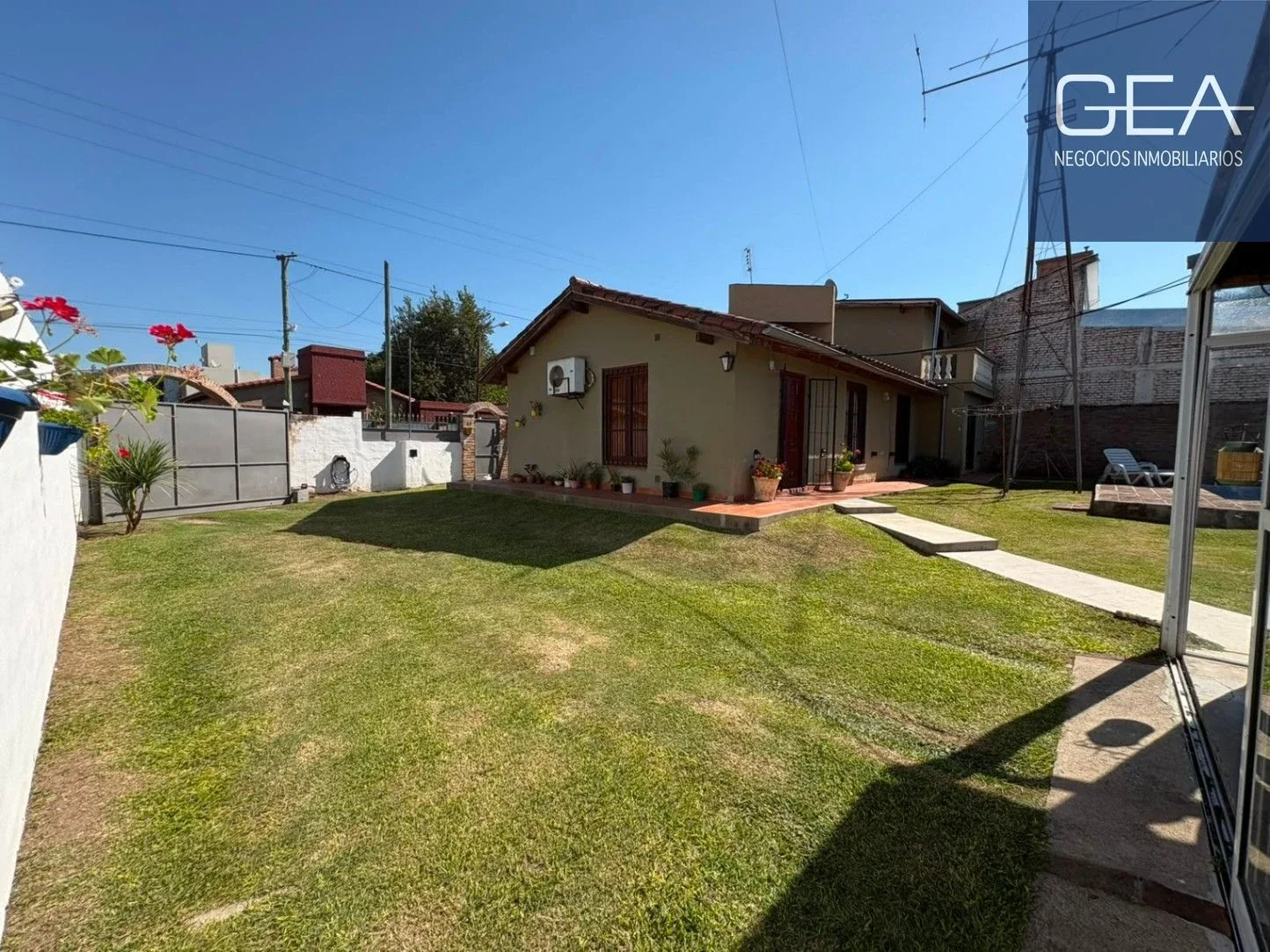 VENTA. VILLA RIVERA INDARTE. CASA 3 DORMITORIOS. PILETA. COCHERA. APTA CRÉDITO! - Imagen 4