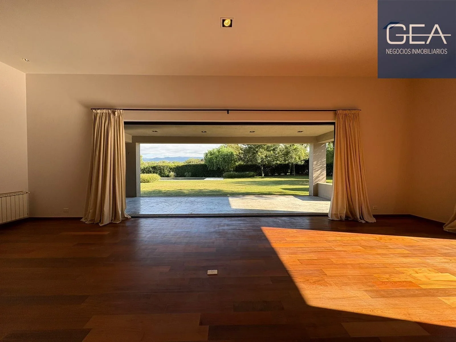 VENTA. COUNTRY LA SERENA. MENDIOLAZA. CASA 4 DORMITORIOS. PISCINA. PATIO. COCHERAS - Imagen 5