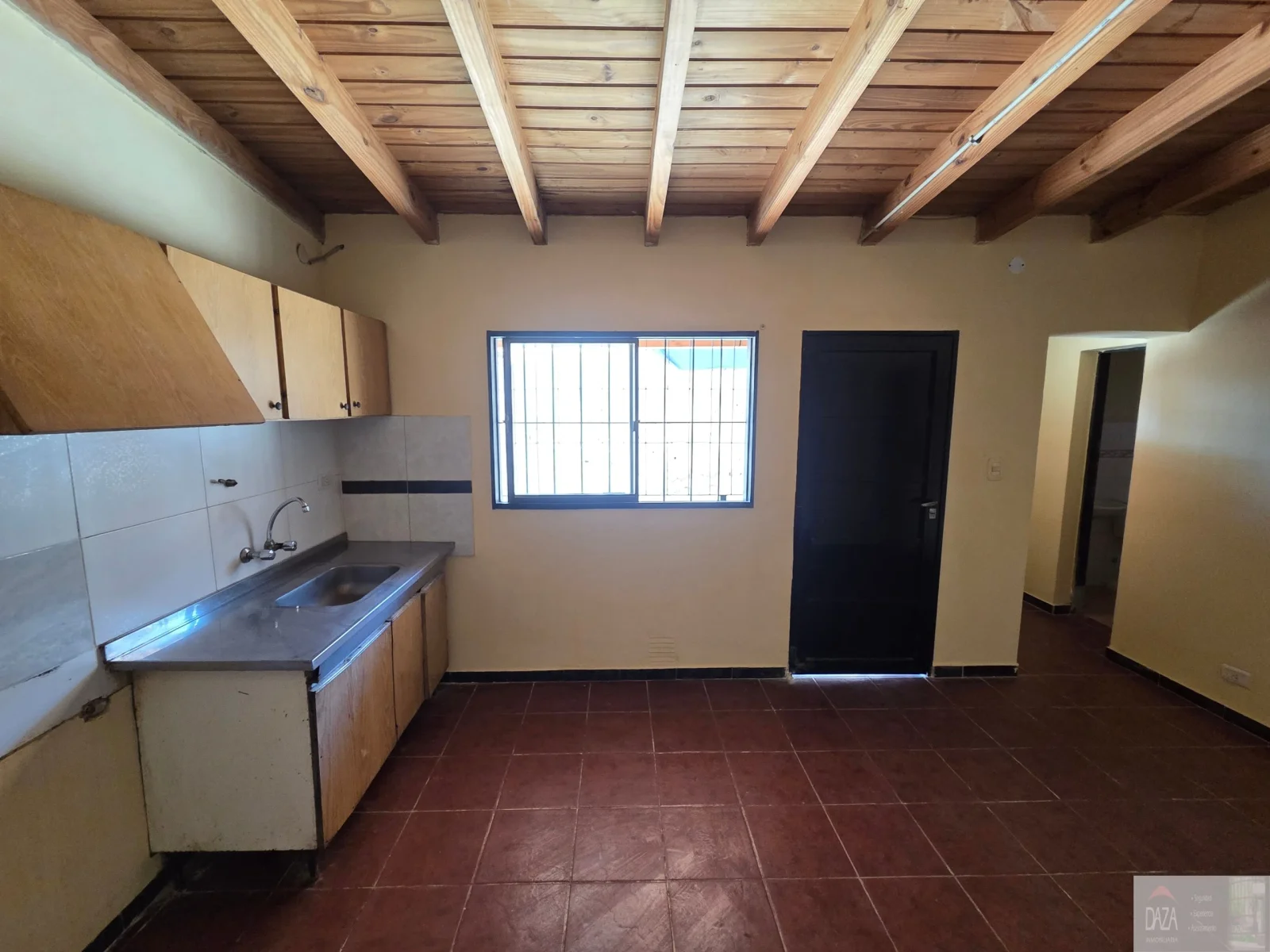 Casa en alquiler c/ cochera en San José - Imagen 1