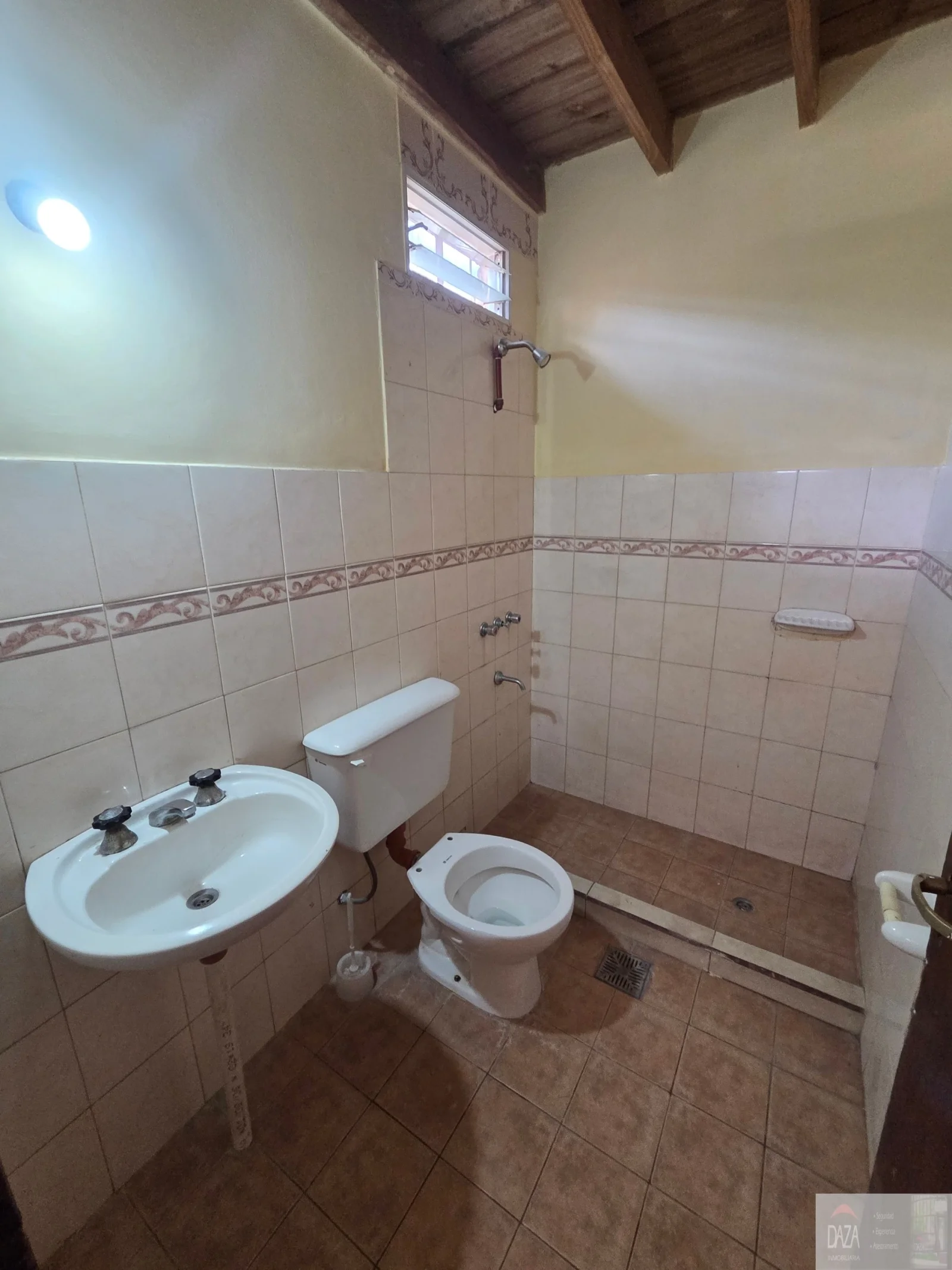 Casa en alquiler c/ cochera en San José - Imagen 4