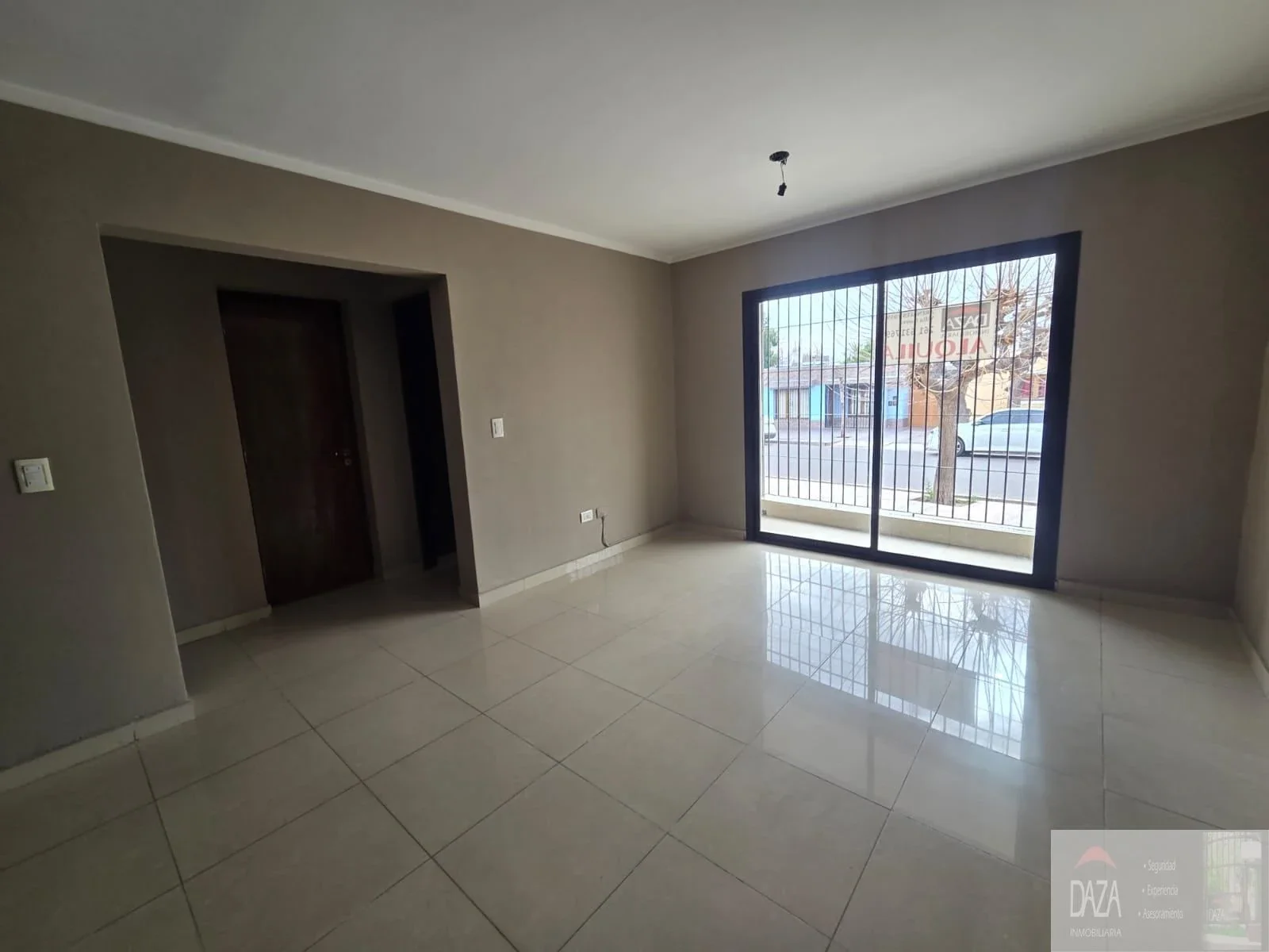 Departamento en alquiler c/ cochera en Rodeo de la Cruz - Imagen 3