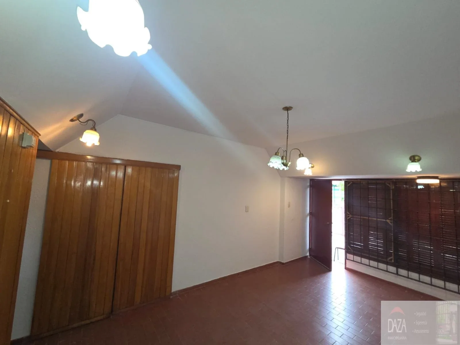 Casa en alquiler c/ cochera en Villa Nueva - Imagen 2
