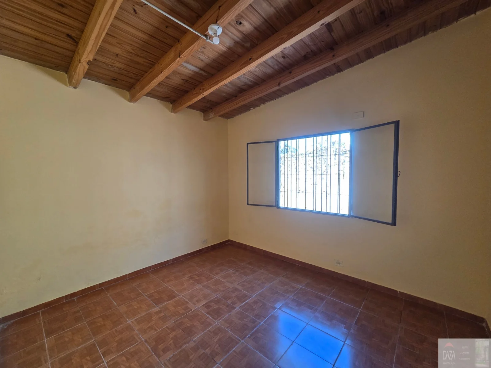 Casa en alquiler c/ cochera en San José - Imagen 2