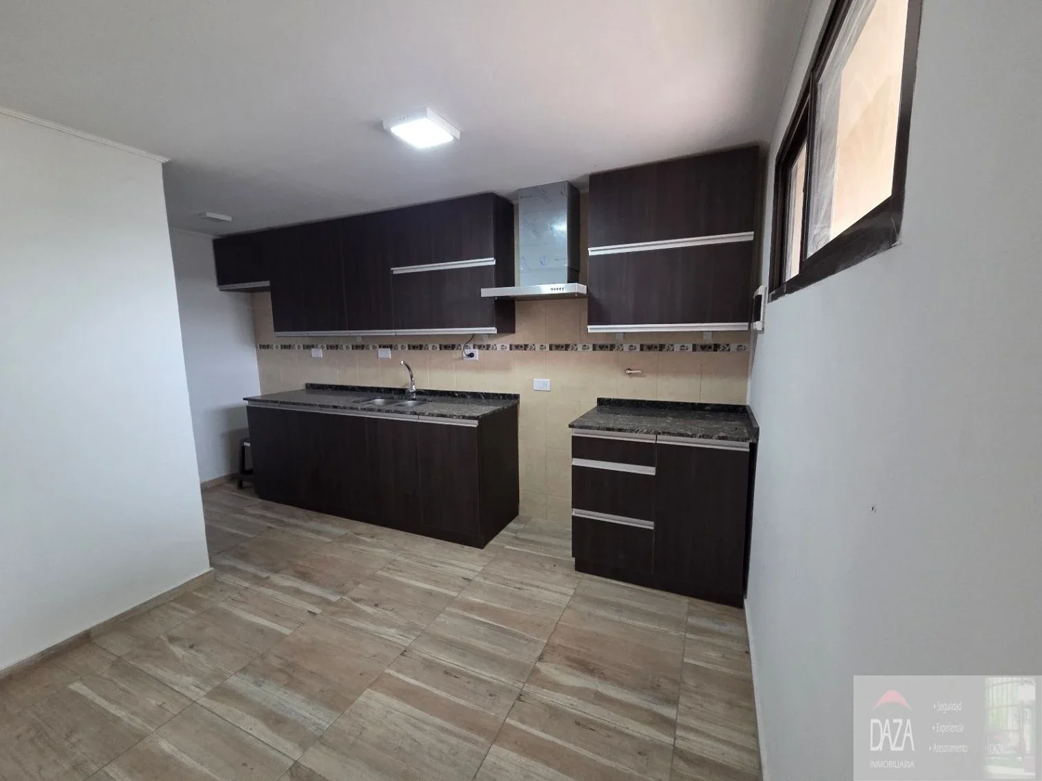 Casa en venta c/ cochera en Luzuriaga - Imagen 4