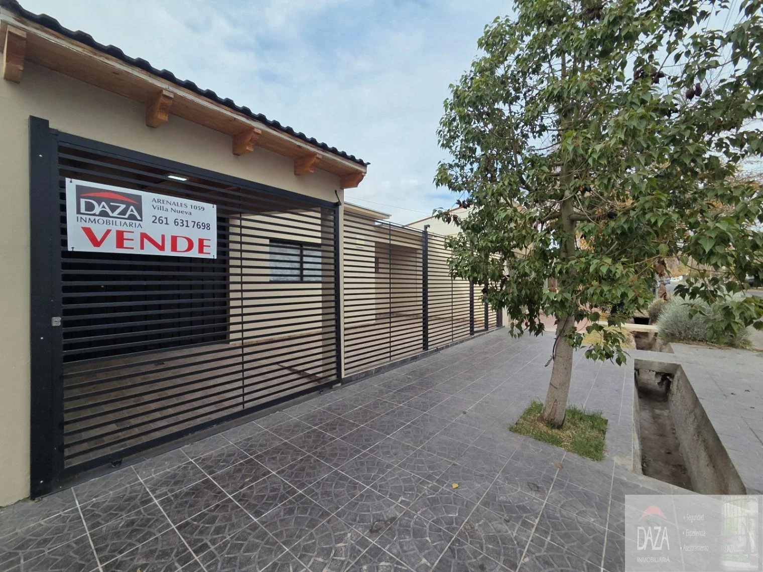 Casa en venta c/ cochera en Luzuriaga - Imagen 2