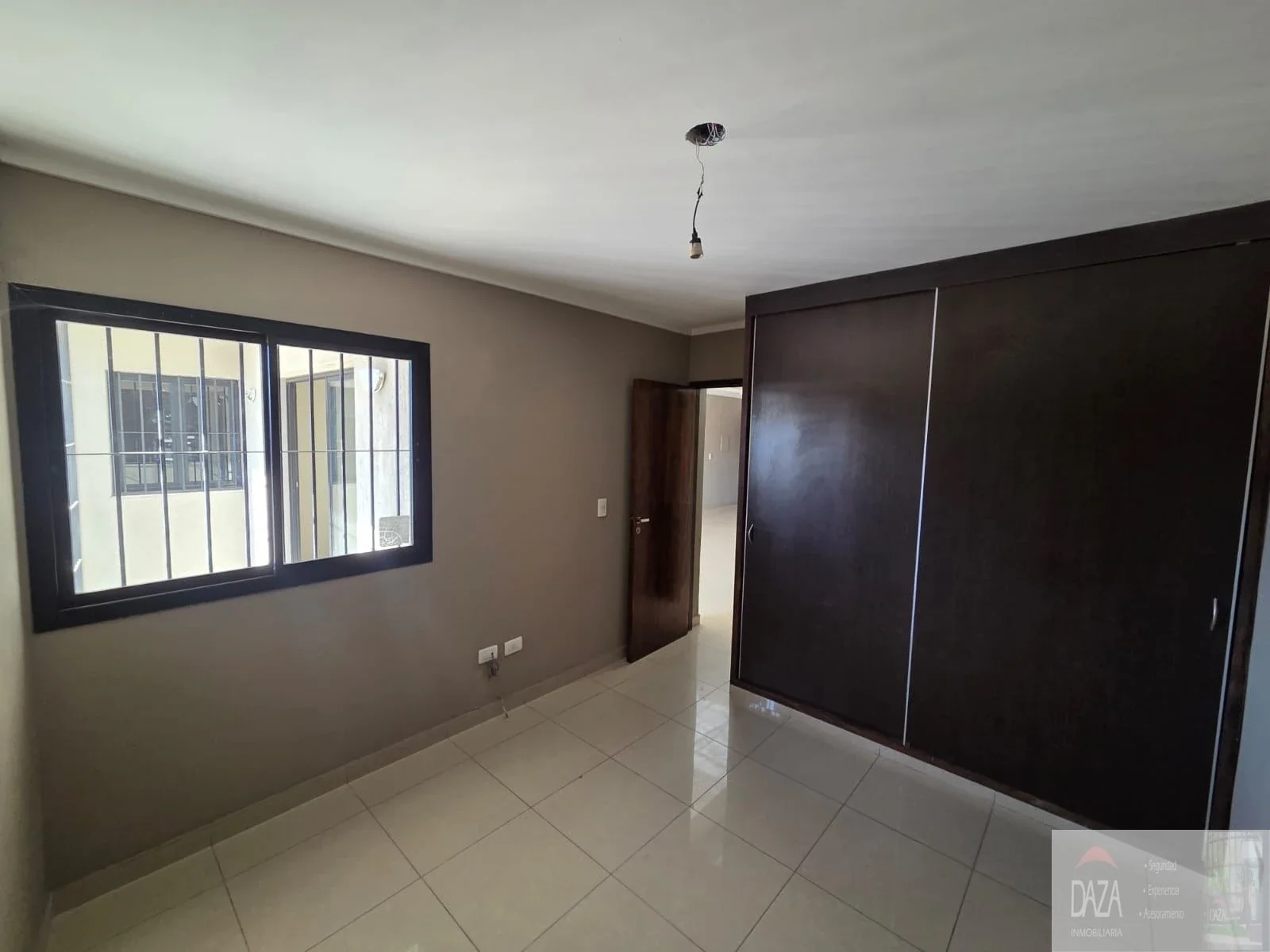 Departamento en alquiler c/ cochera en Rodeo de la Cruz - Imagen 3