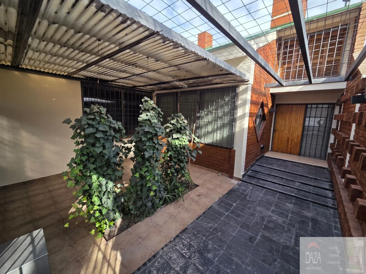 Casa en venta c/ cochera en Villa Nueva - Imagen 4