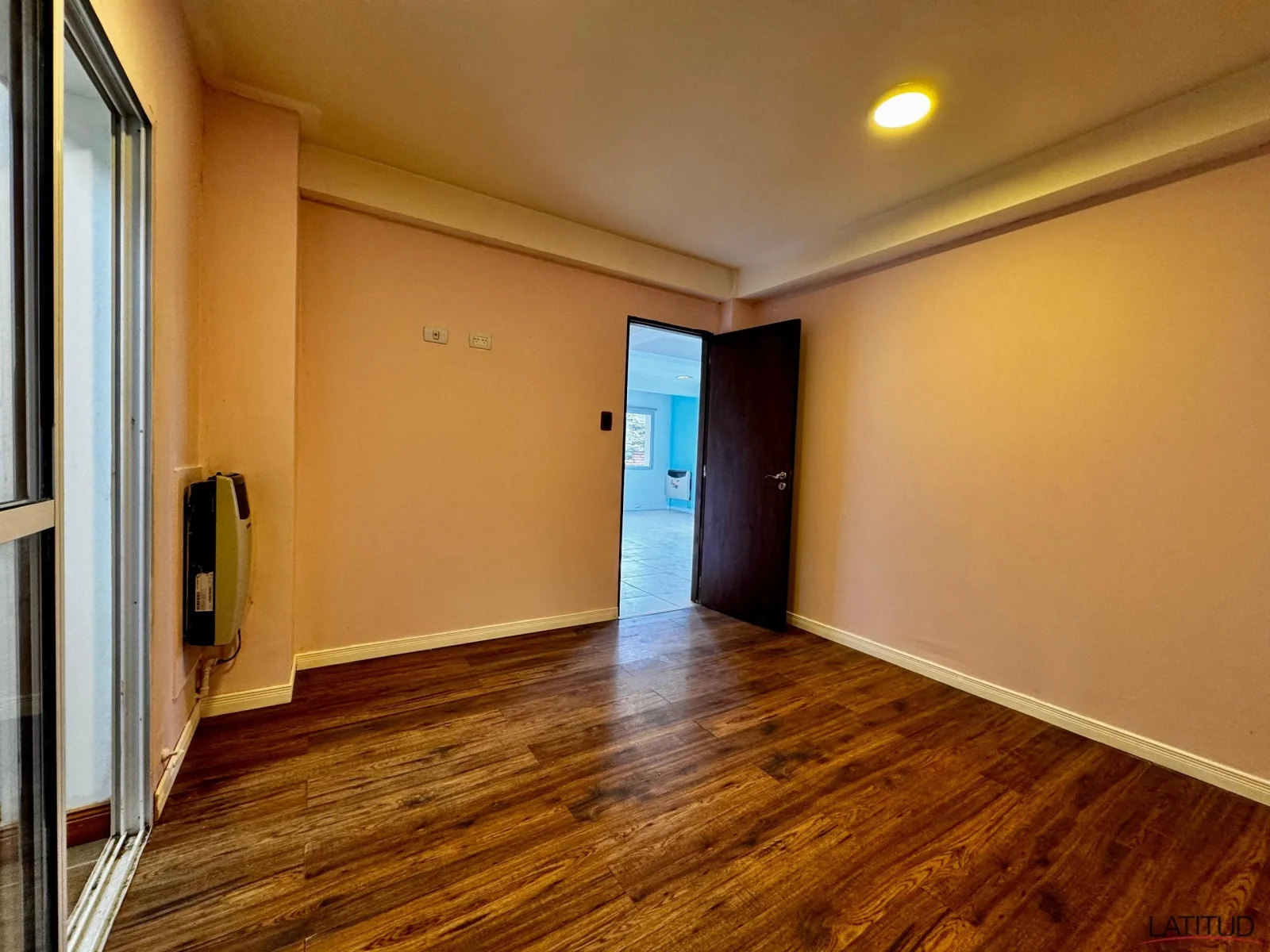 Amplio departamento de 2 dormitorios en Bahía Valentin - Imagen 5