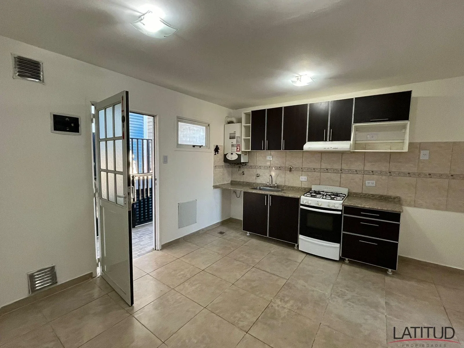 Hermoso departamento con vista al canal de Beagle de 1 dormitorio - Imagen 1