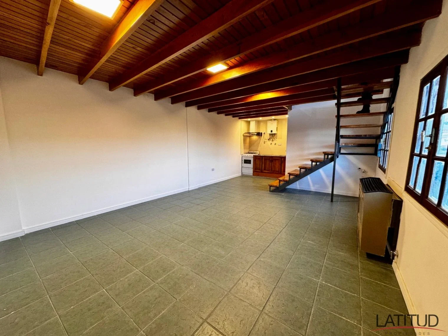 A estrenar monoambiente con altillo, patio y parrila, hasta 2 personas. - Imagen 1