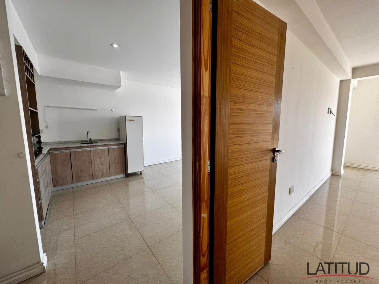 Amplio Departamento de 1 dormitorio con balcón sobre 12 de Octubre - Imagen 5