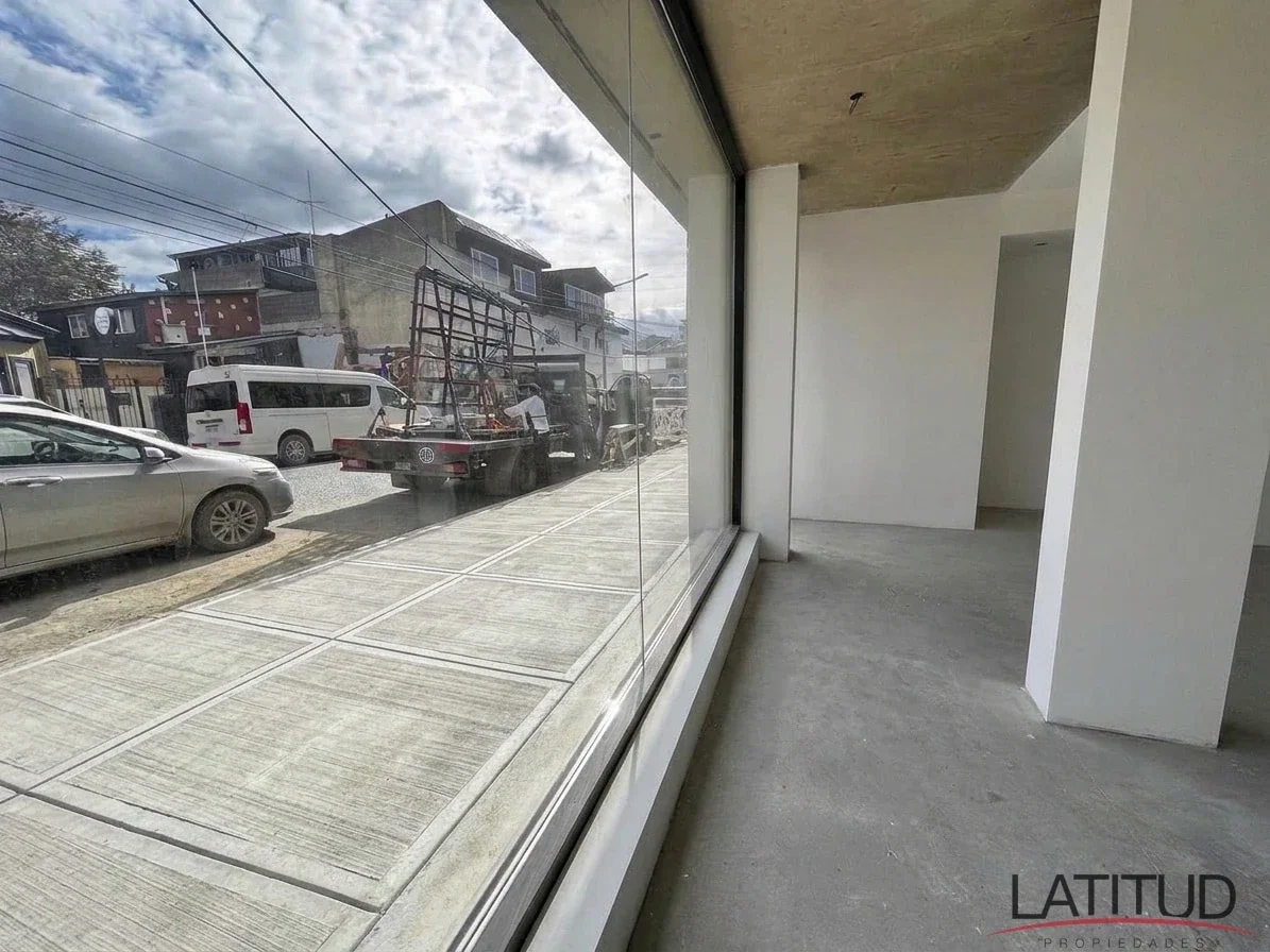 Amplio local comercial  A ESTRENAR a partir de ENERO 2027 - Imagen 3
