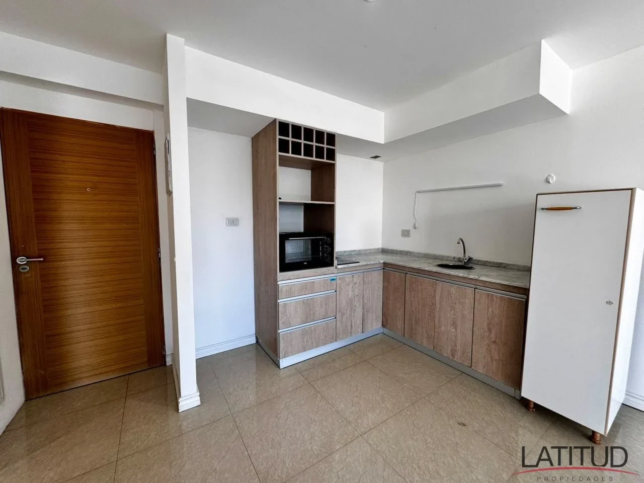 Amplio Departamento de 1 dormitorio con balcón sobre 12 de Octubre - Imagen 3