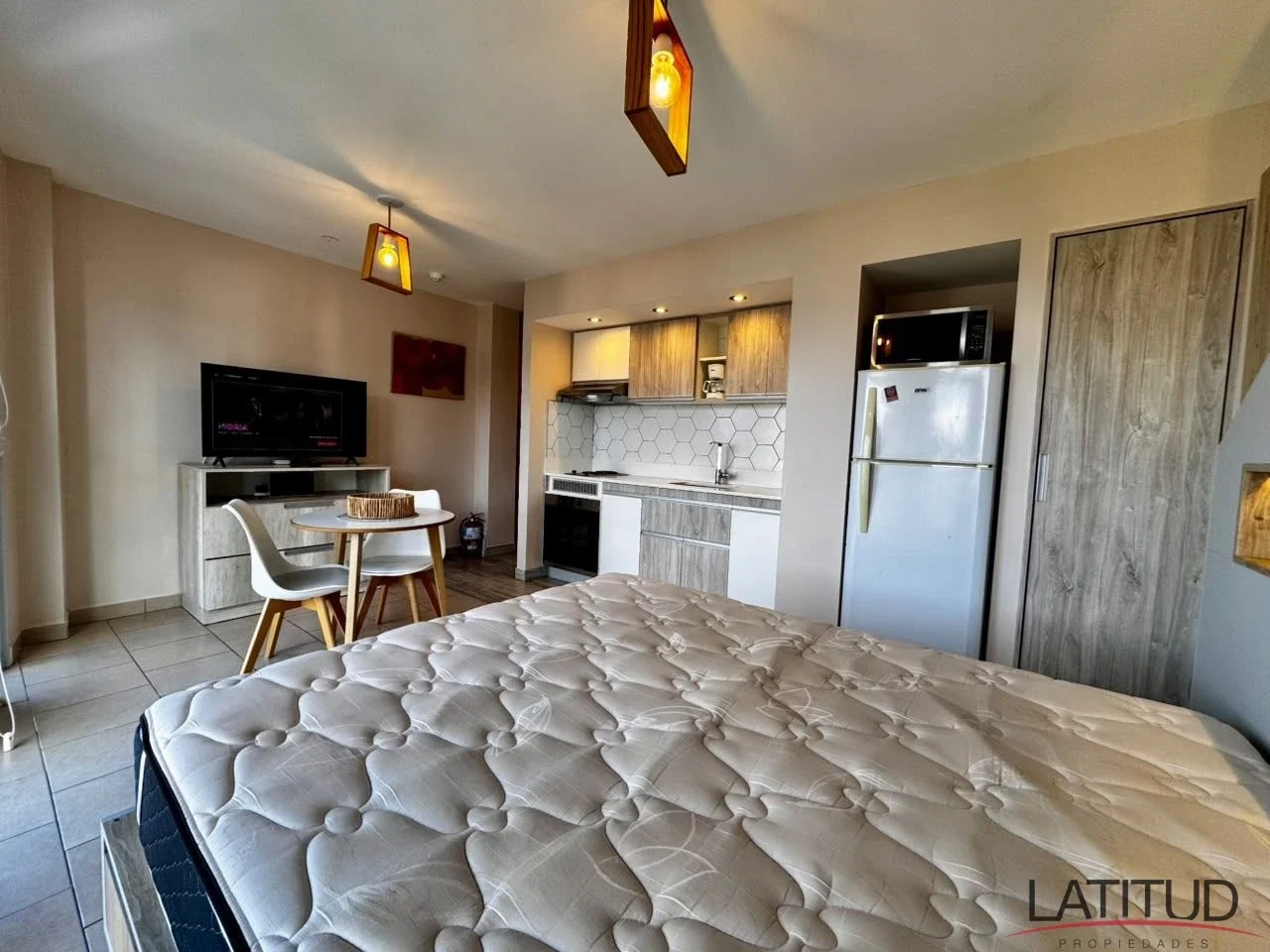 Monoambiente 100% amoblado, céntrico y excelente vista! - Imagen 1
