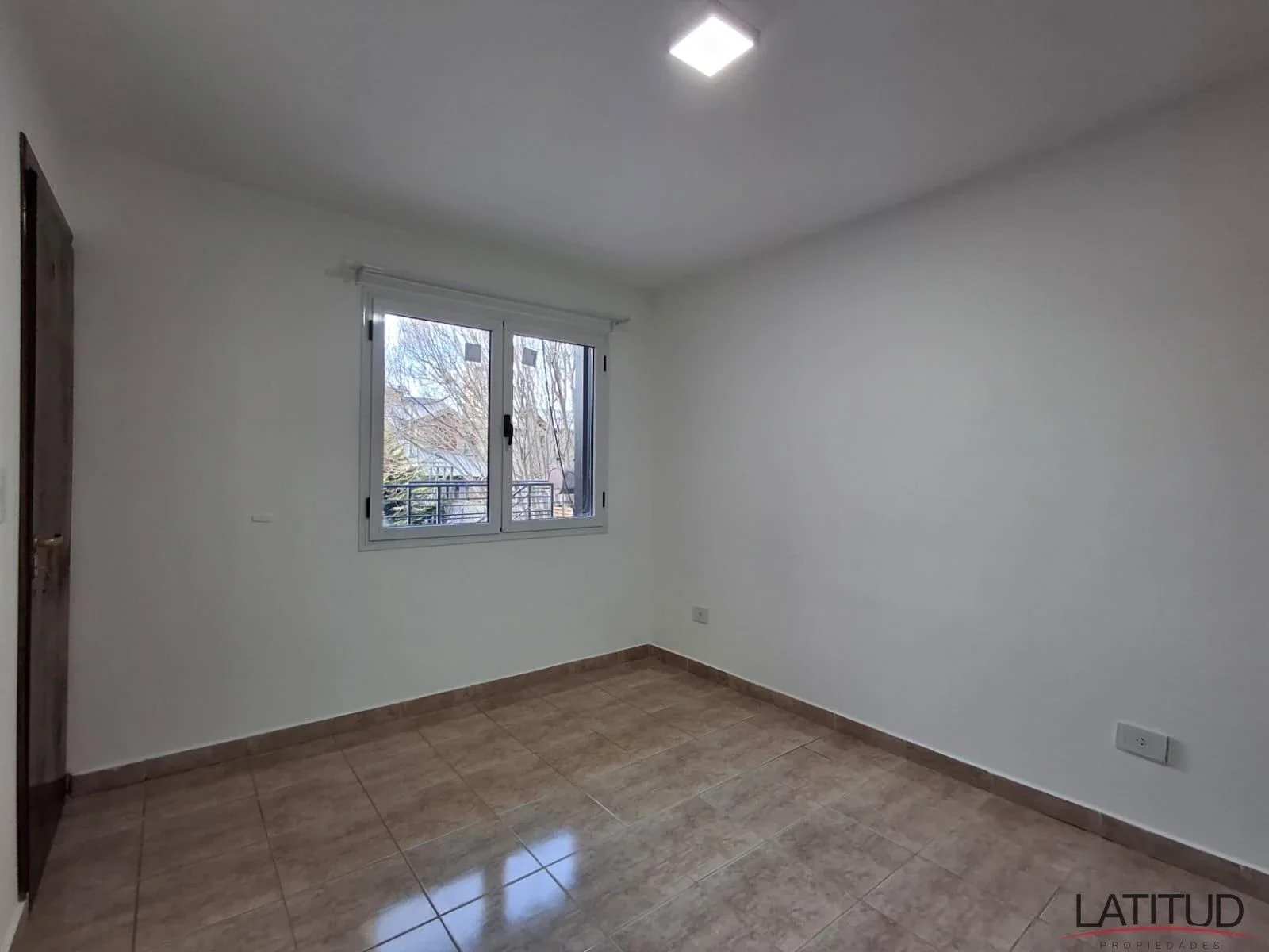 Luminoso departamento de 1 dormitorio en zona comercial Kuanip - Imagen 5