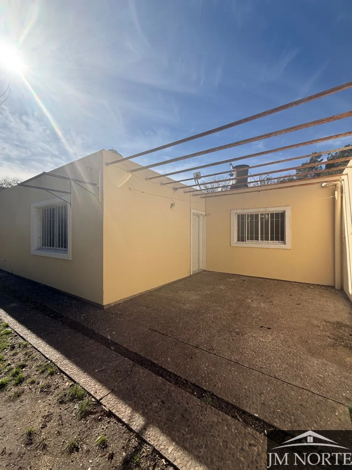 Casa en alquiler dos dormitorios y cochera - Mendiolaza - Imagen 1