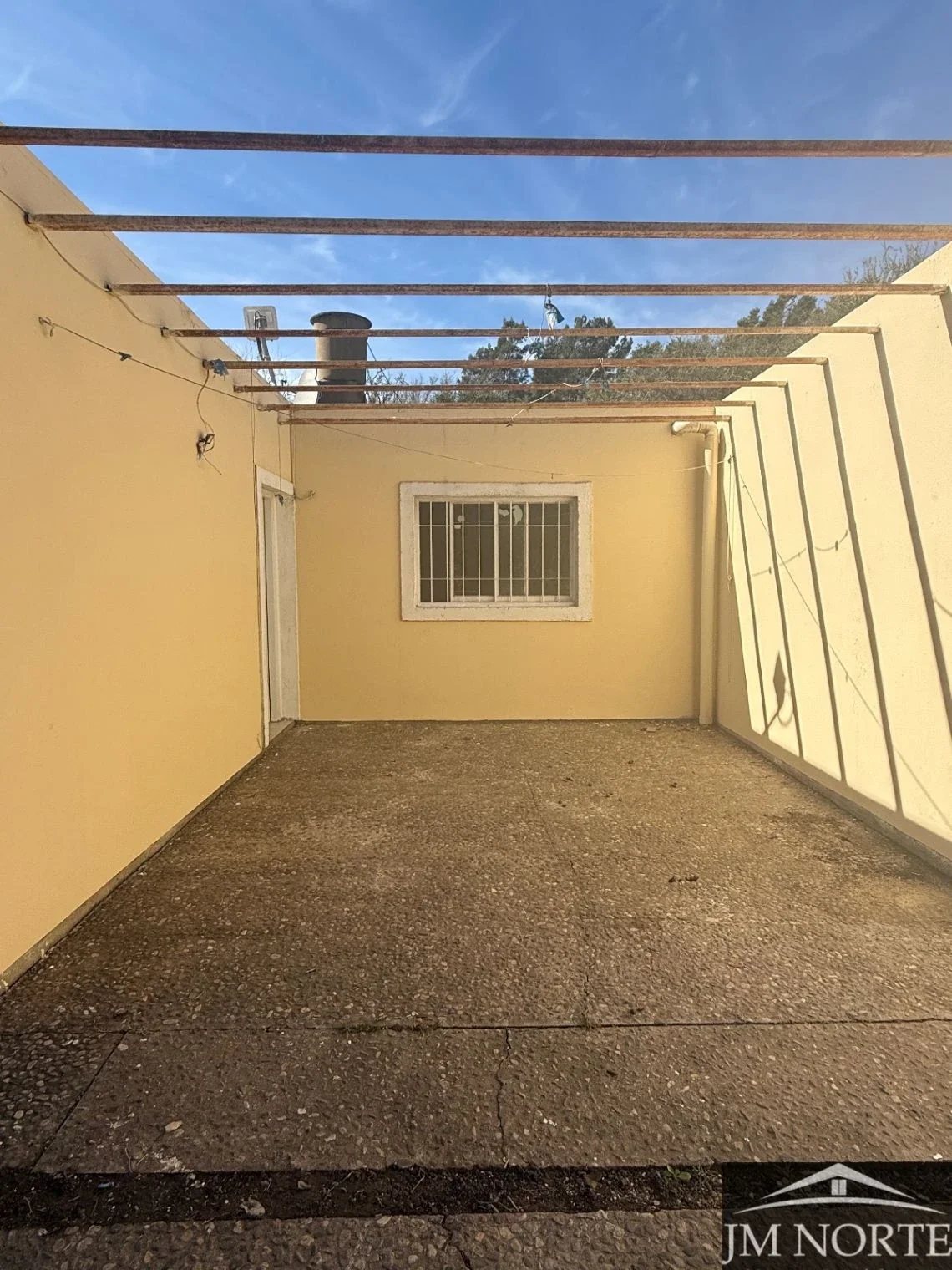 Casa en alquiler dos dormitorios y cochera - Mendiolaza - Imagen 2