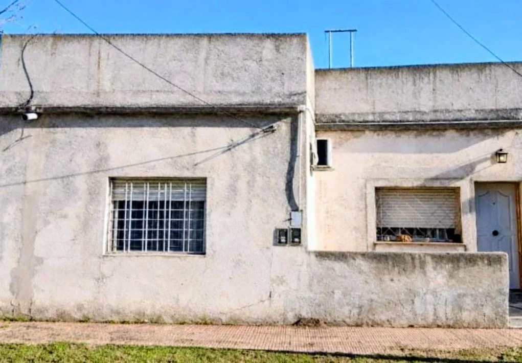 CASA MULTIFAMILIAR! OPORTUNIDAD! - Imagen 1