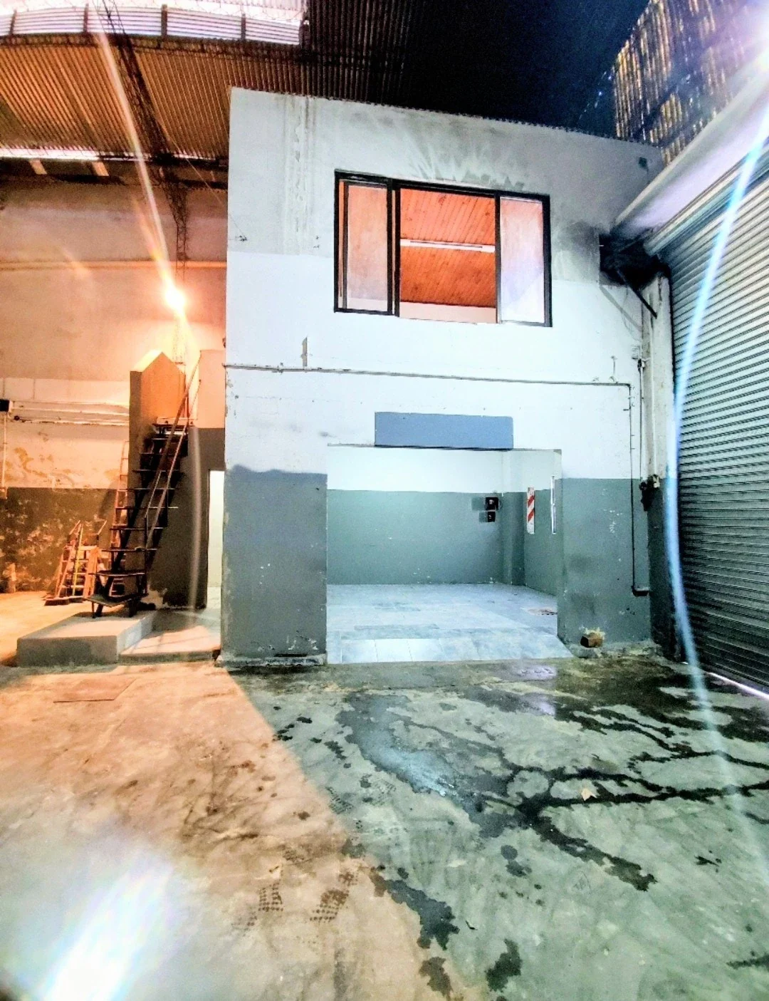 GALPON  DE 220M2  SOBRE AVENIDA!!! - Imagen 3