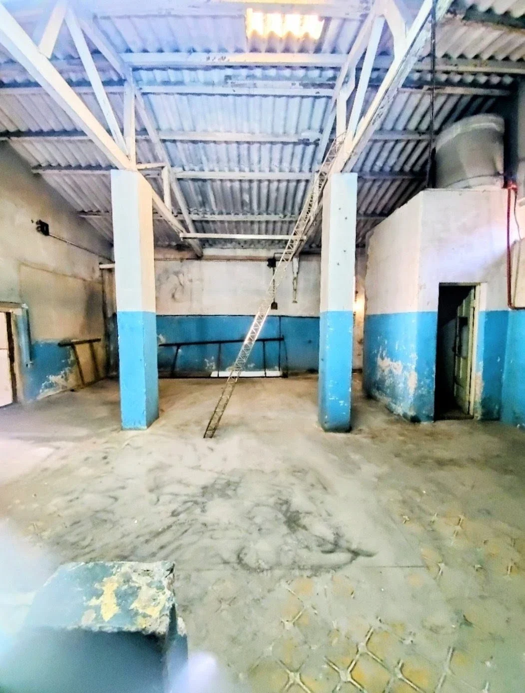 GALPON  DE 220M2  SOBRE AVENIDA!!! - Imagen 5