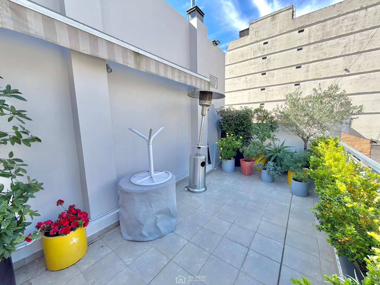 PH Triplex con Terraza y Parrilla Propia a m de Av Corrientes - Imagen 2