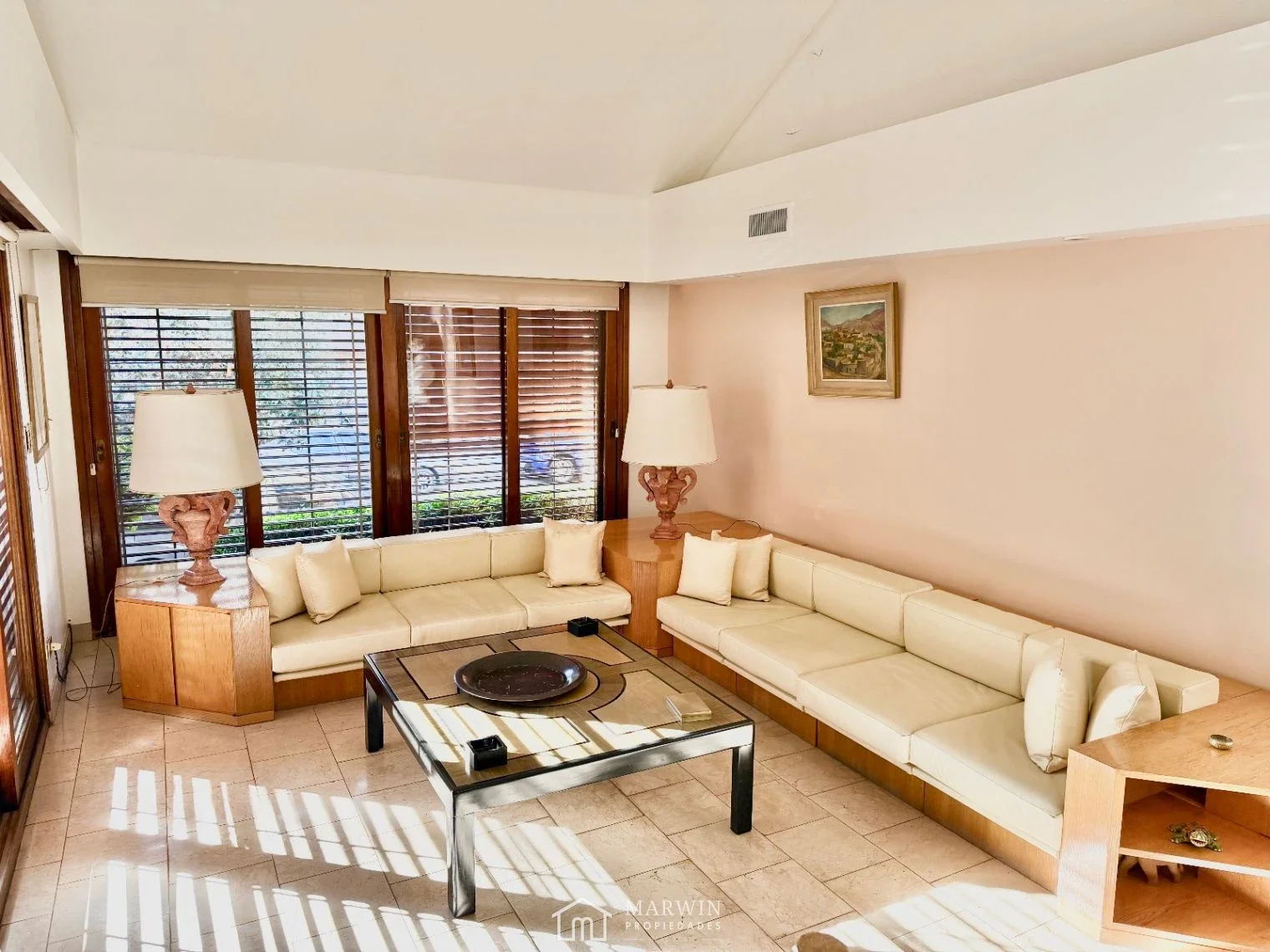 Casa de Categoría con Arquitectura de Excelencia en Parque Chacabuco - Imagen 2