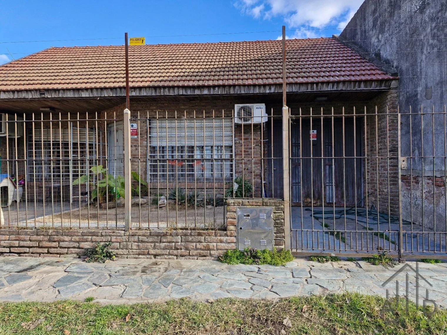 Casa en venta de 2 dormitorios c/ cochera en Wilde - Imagen 1
