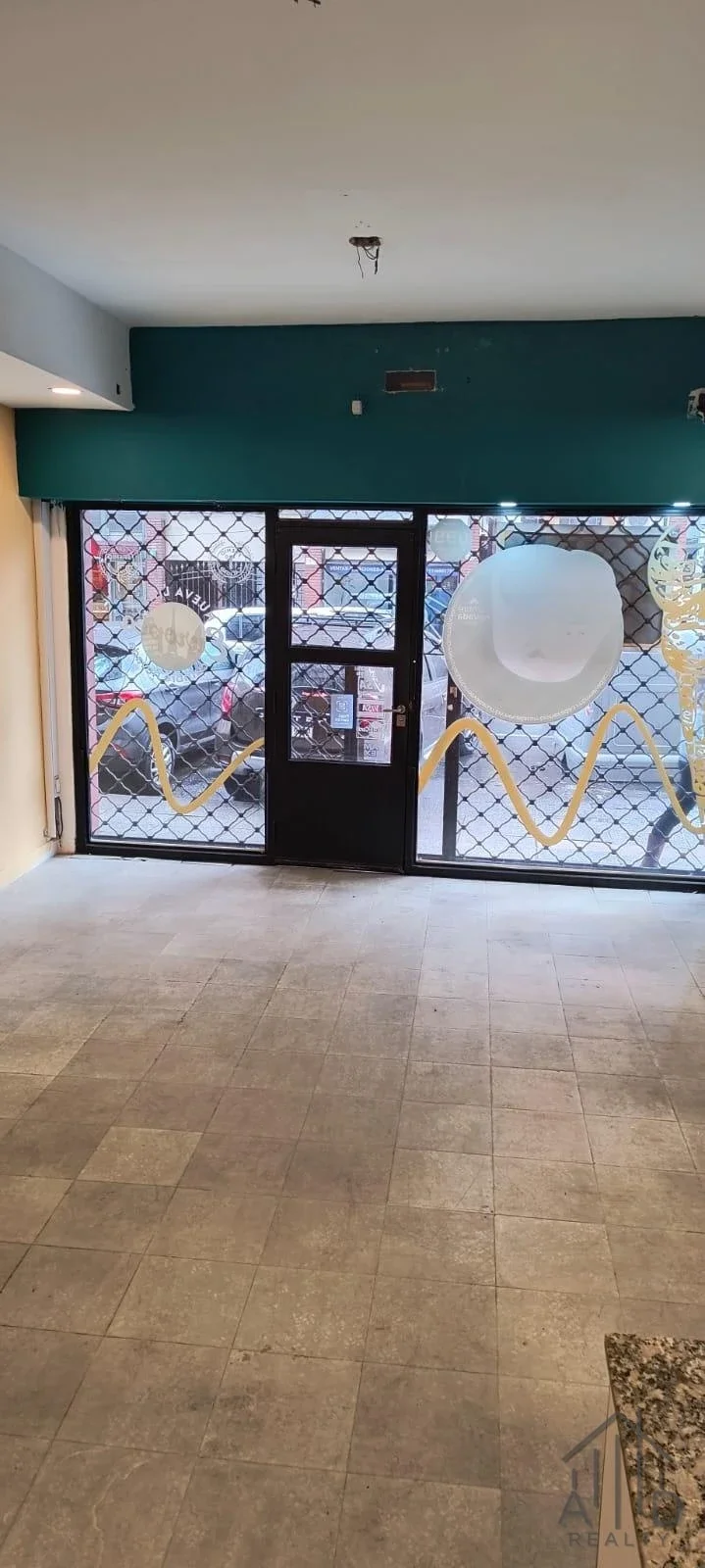 Local comercial en alquiler ubicado en Avellaneda centro - Imagen 3