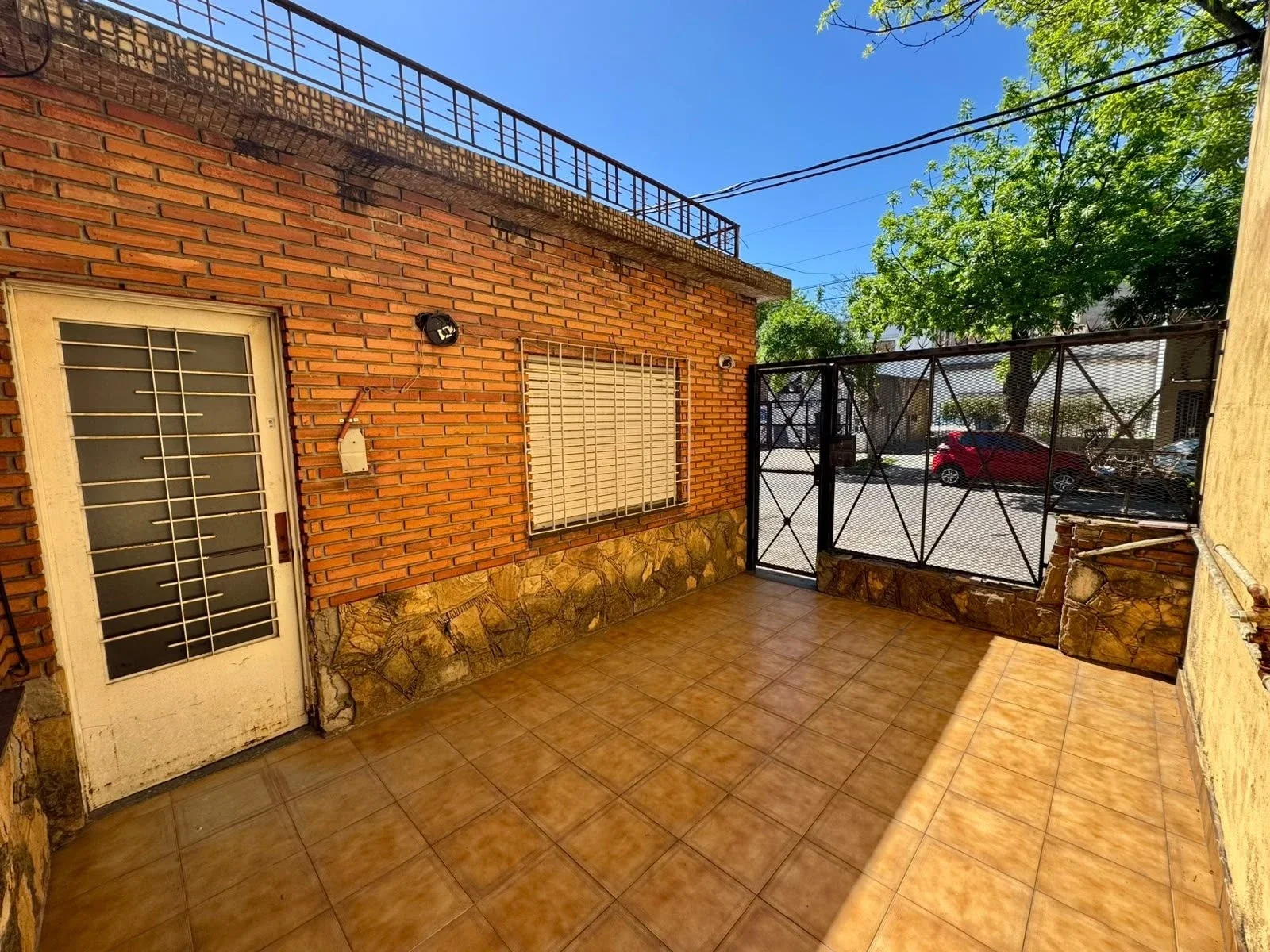 Casa en venta c/ cochera en Gerli - Imagen 2