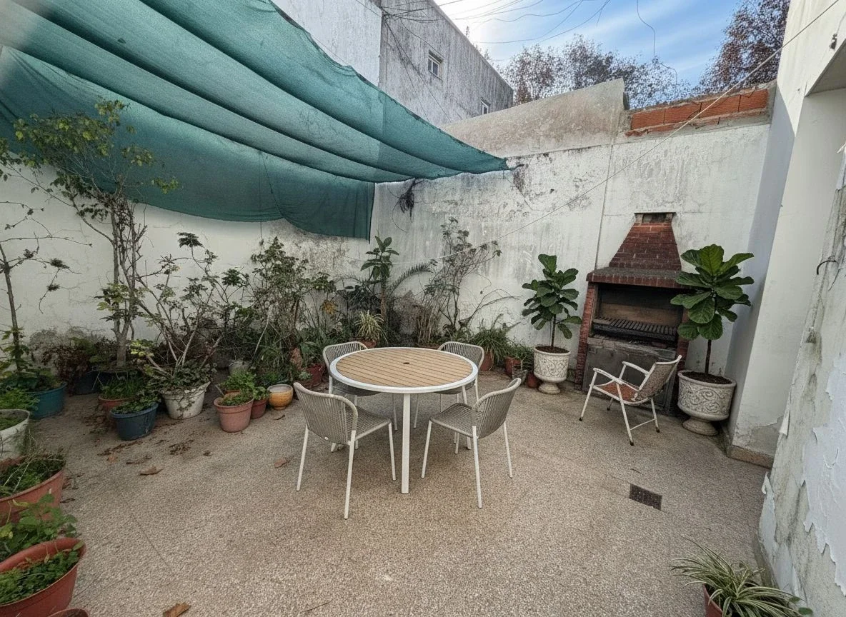VENTA AMPLIA CASA 5 AMB CON BALCÓN, PATIO Y COCHERA - Imagen 2