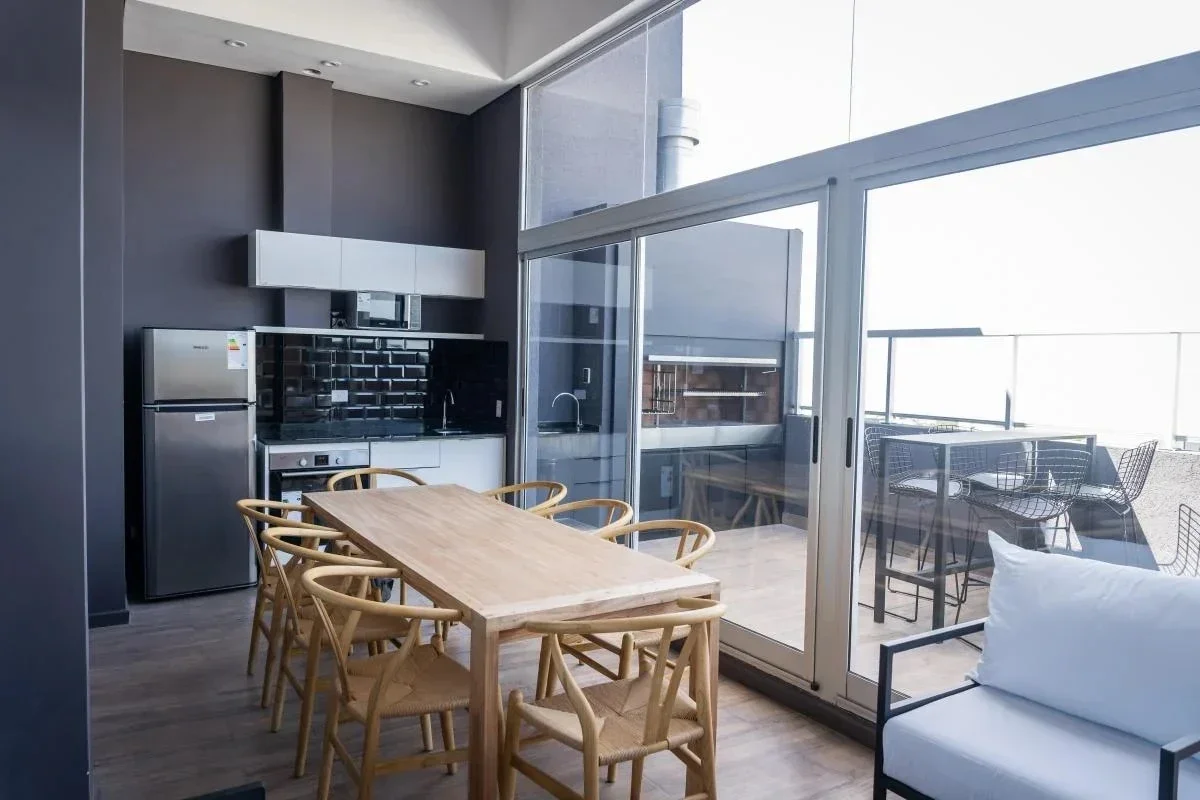 VENTA DPTO 2 AMB CON BALCÓN PISO ALTO VISTA PANORÁMICA Y FULL AMENITIES - Imagen 2