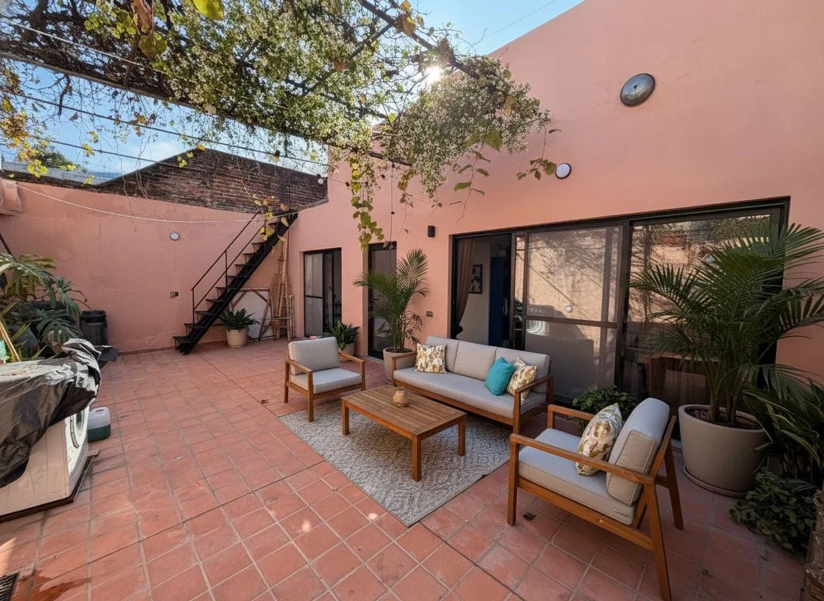 VENTA PH 2 AMB  MUY LUMINOSO CON PATIO Y GRAN TERRAZA REFACCIONADO A NUEVO - Imagen 2